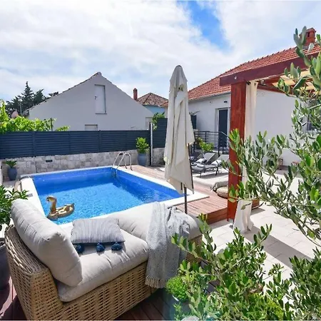 Casa Teuta With Pool Chalet *