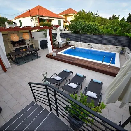 Chalet Casa Teuta With Pool